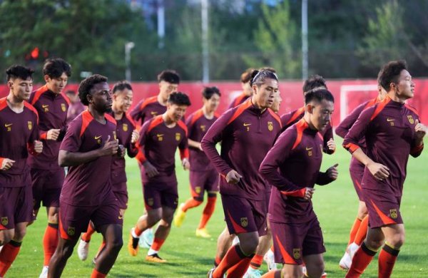 九游娱乐 国足决战在即锁定强攻策略，上海集训聚焦两大关键问题